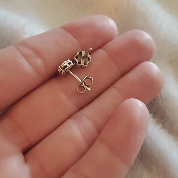 Real diamond flower cluster earrings - Picture 3 of 4